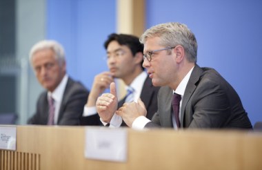 Rottgen and others at press conference (Image: BMU/Thomas Trutschel) Rottgen and others at press conference (Image: BMU/Thomas Trutschel)