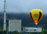 Garona and a Greenpeace balloon Garona and a Greenpeace balloon