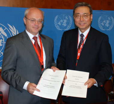 Sokolov and Ikeda: new cooperation agreement (Courtesy of ITER) Sokolov and Ikeda: new cooperation agreement (Courtesy of ITER)